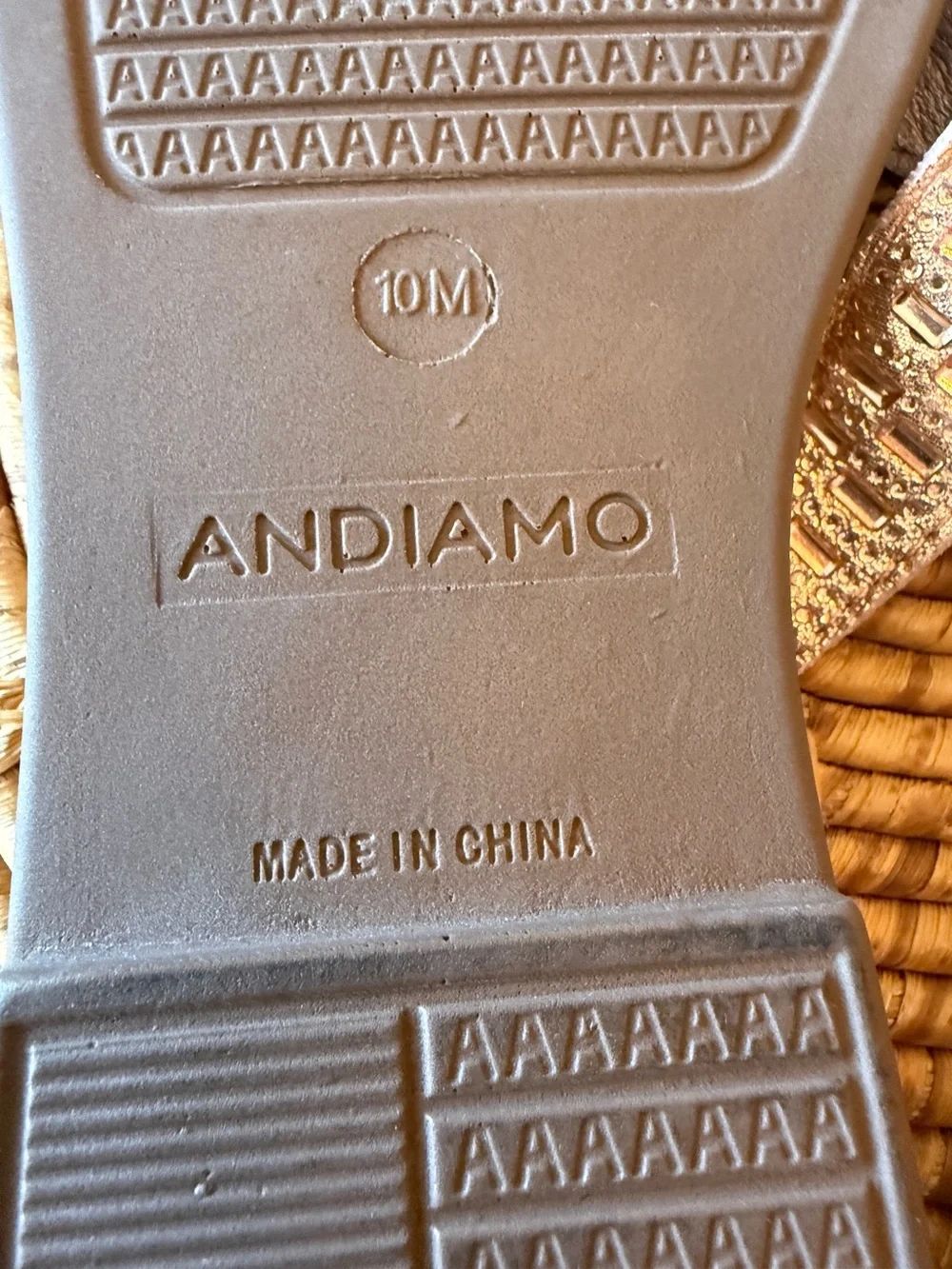 New Andiamo Womens Metallic Rose Gold Flip Flop Sandals